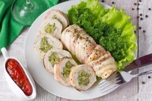 Куриные рулеты с зеленью. Куриные рулеты с зеленью.