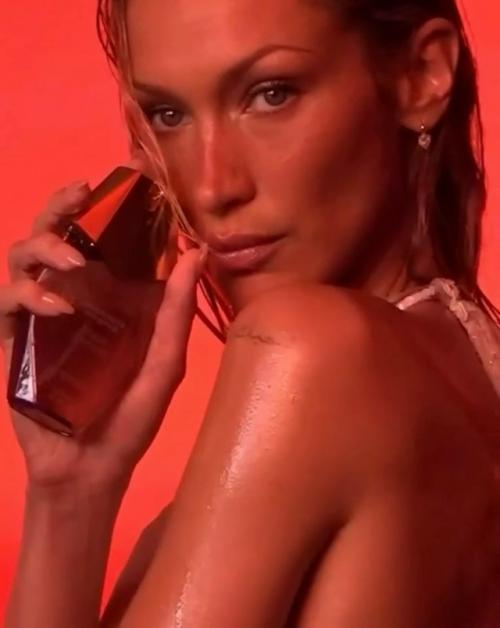 Крошка Белла хадид не просто радует нас шикарными фоточками, она расширяет линейку Orebella новыми мистами! 04