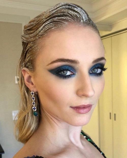 Софи тёрнер прекрасна в любом образе. 08