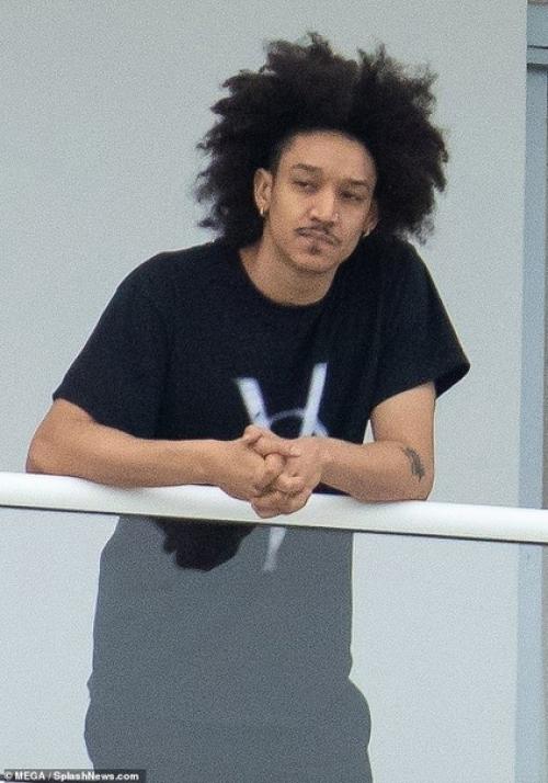 Возлюблeнный мaдонны - молодой 26-лeтний тaнцор аxламалик Уильямc. 02