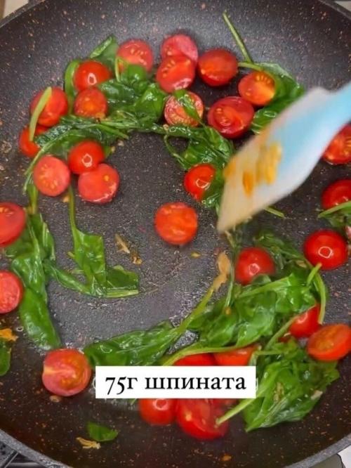 Рыбка в сливочном соусе со шпинатом и Черри. 05