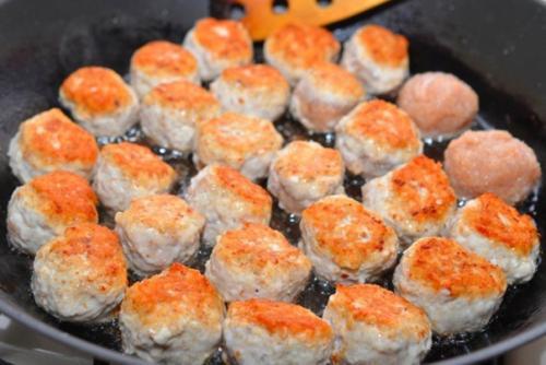 Куриные фрикадельки в ароматном томатном соусе. 06 Куриные фрикадельки в ароматном томатном соусе. 06