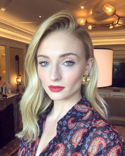 Софи тёрнер прекрасна в любом образе. 04