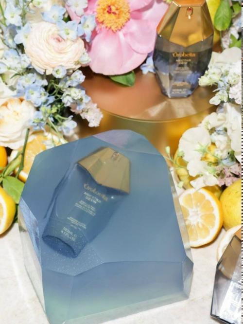 Крошка Белла хадид не просто радует нас шикарными фоточками, она расширяет линейку Orebella новыми мистами! 03