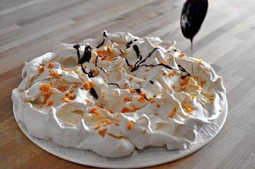 Торт Павлова с орехами и шоколадом. 02 Торт Павлова с орехами и шоколадом. 02