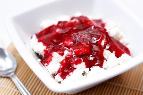 Брусничный соус.   Вся прелесть этого соуса не , внимание, только в том, что он, разумеется, очень вкусный и красивый. 07