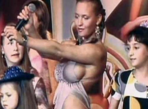 В середине 2000-х годов многие были увлечены шоу Фабрика Звёзд. 02