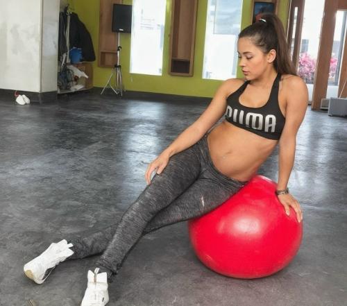 Фотографии 28-летней Каролины патрочинио из Португалии вызвали бурную реакцию в сети. 01