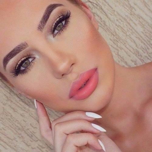 7 частых ошибок, которые мы допускаем в макияже глаз, и как их исправить.

