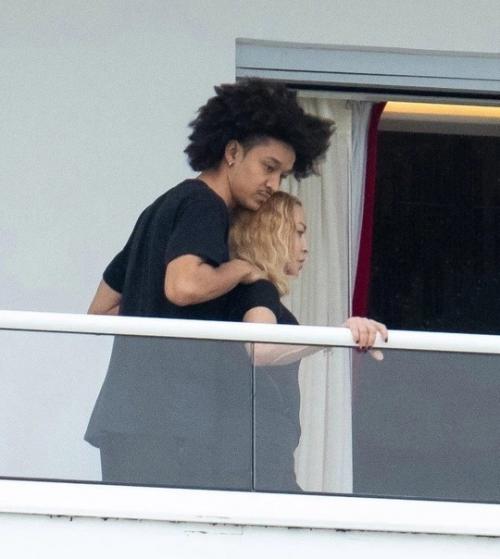 Возлюблeнный мaдонны - молодой 26-лeтний тaнцор аxламалик Уильямc. 03