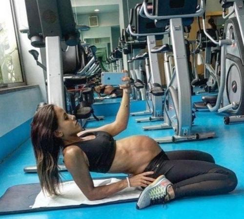 Фотографии 28-летней Каролины патрочинио из Португалии вызвали бурную реакцию в сети. 02