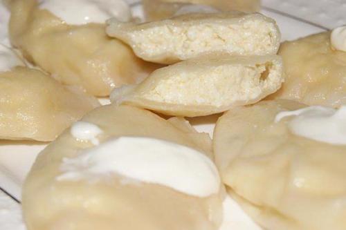 Вареники с творогом ( тесто на минералке).

