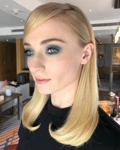 Софи тёрнер прекрасна в любом образе. 03