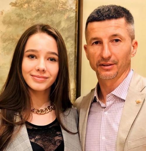 Евгений Алдонин повзрослевшую дочь показал. 01