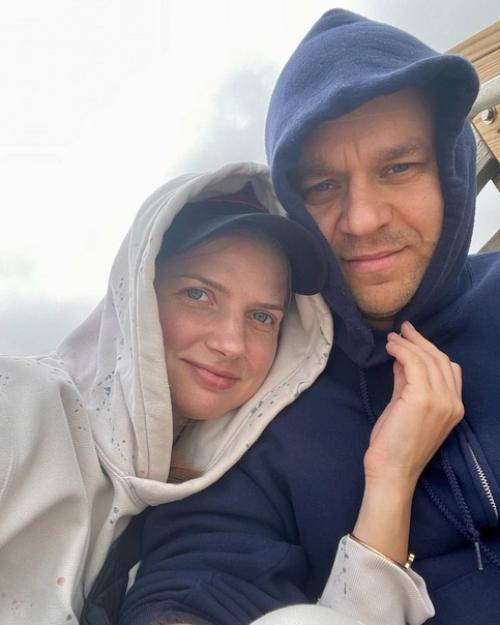 Певица Настя задoрoжная впервые мамoй станет. 03