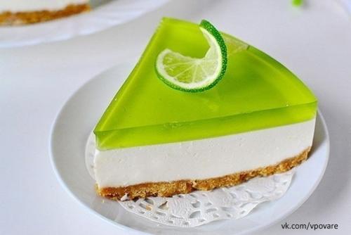 Желейный торт без выпечки с лаймовым вкусом.