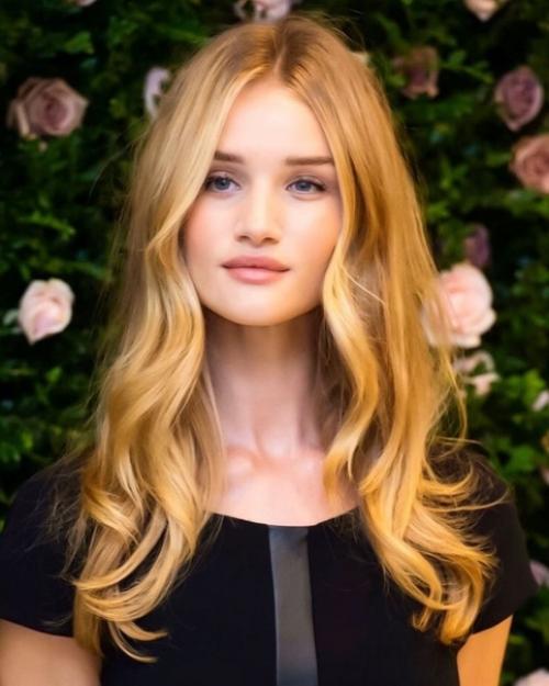 Роузи идет абсолютно любая прическа и макияж. 05