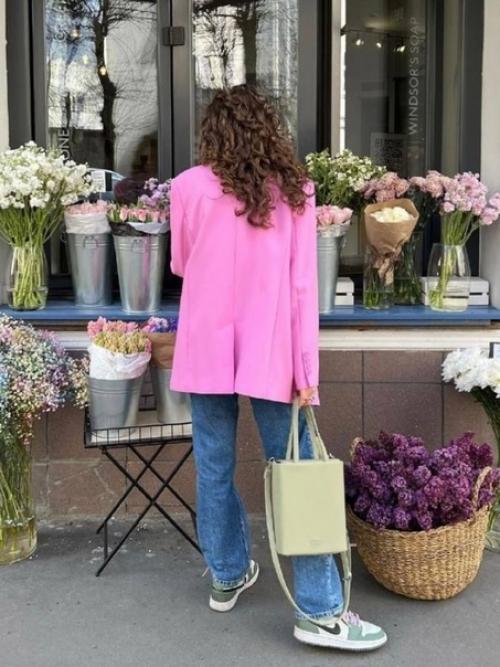 Красный цвет - несомненный тренд, но все-таки он начал потихоньку отходить на задний план. 04