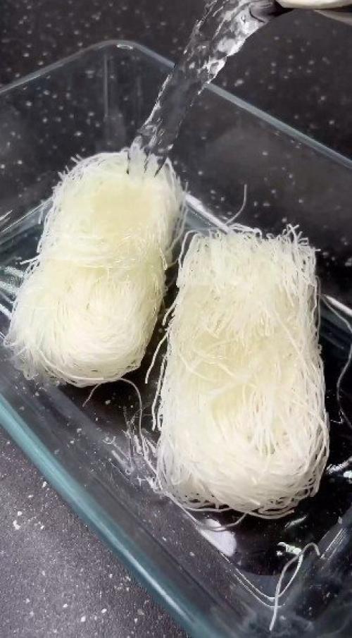 Мы готовим ароматную фунчозу с овощами и курочкой! 06