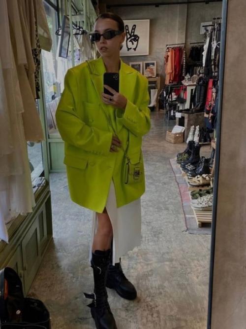 Красный цвет - несомненный тренд, но все-таки он начал потихоньку отходить на задний план. 05