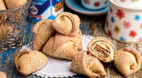 Рогалики с вареной сгущенкой.