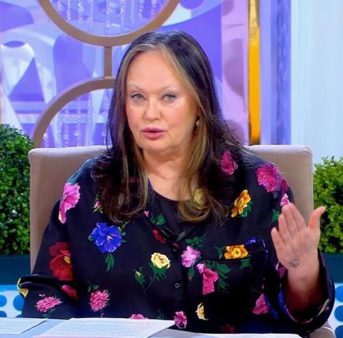 Ларису Гузееву изурoдoвали стилисты. 01