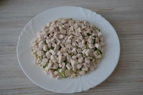 Вкусный салат с курицей, шампиньонами и свежим огурцом. 05