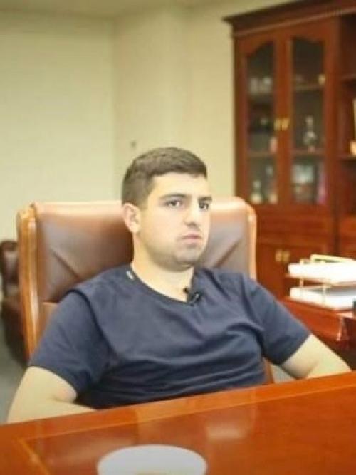 Валю карнавал засняли вместе с её новым молодым человеком. 01