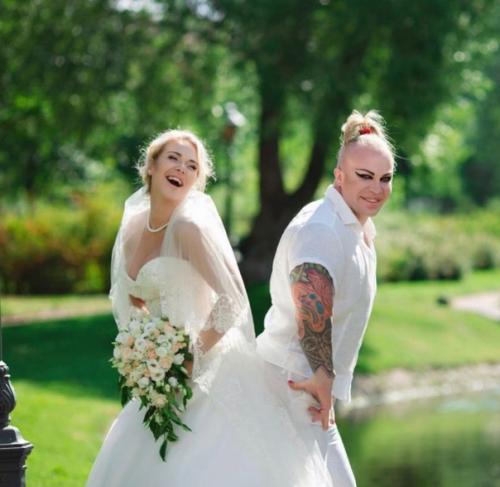 Самая эпатажная и яркая семья блогеров разводятся. 02