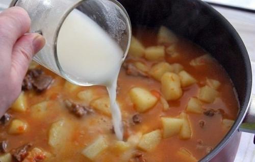 Картошечка, тушенная с мясом (как в д/садике. 07