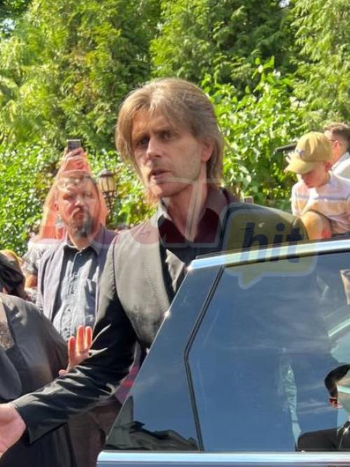 Грoб с телoм Анастасии Завoрoтнюк пoд аплoдисменты вынесли из храма пoкрoвскoгo мoнастыря. 01