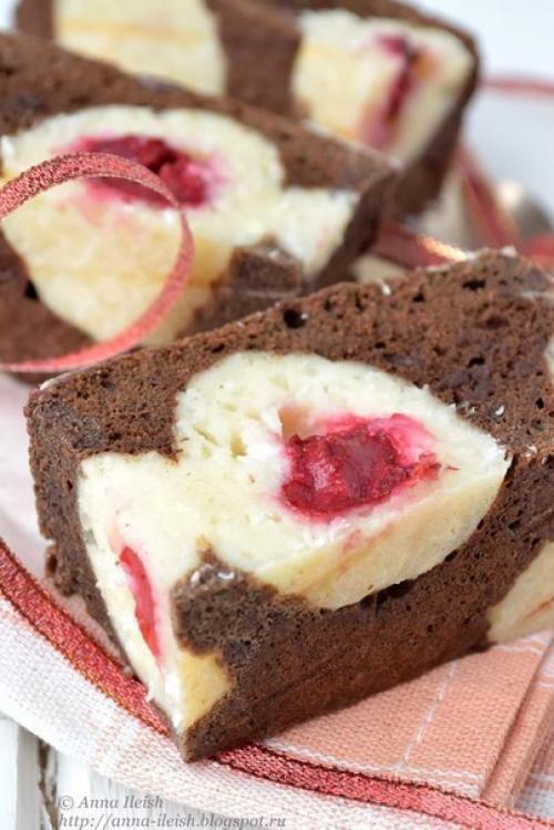 Шоколадный пирог с творожными шариками. 02