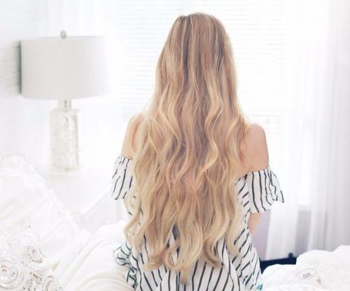 С помощью витамина E, волосы: 

