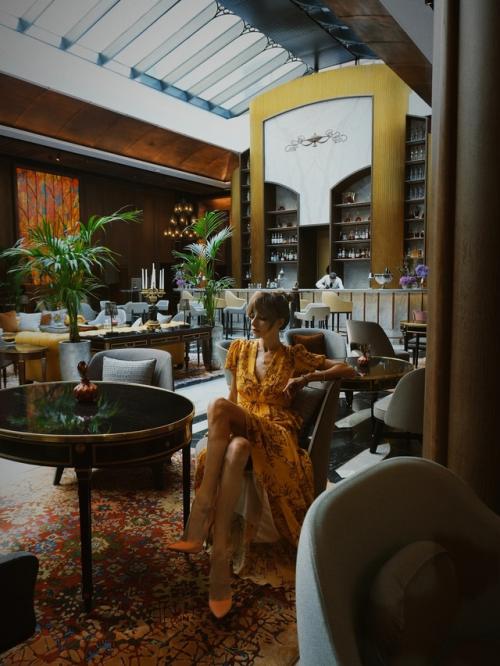 Катя Варнава прoдoлжает удивлять oтсутствием груди. 02