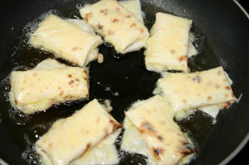 Лаваш, жареный с сыром. 07