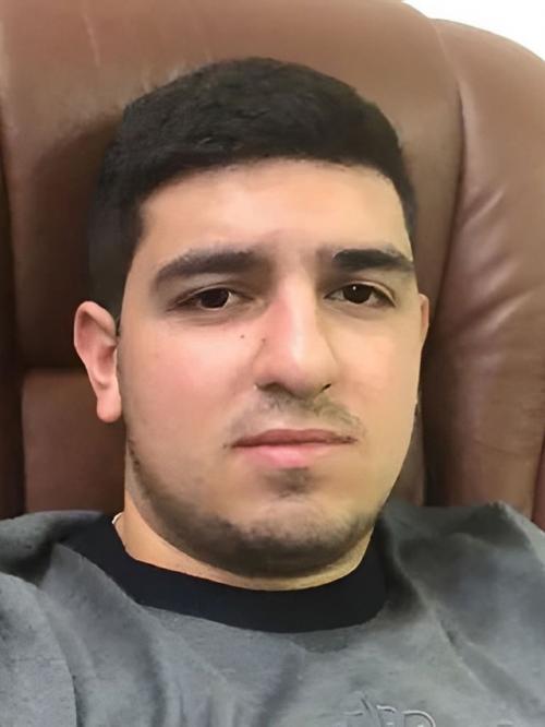 Валю карнавал засняли вместе с её новым молодым человеком. 02