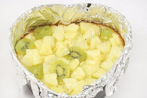 Торт бисквитный с фруктами, желе и йогуртом. 05