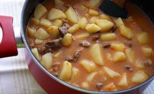 Картошечка, тушенная с мясом (как в д/садике. 08