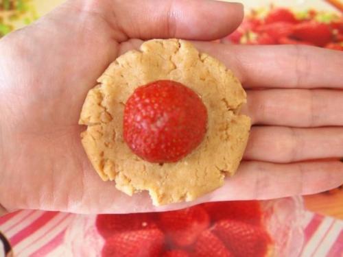 Десертные шарики с клубникой. 06