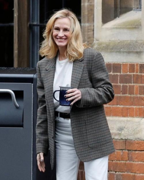 Красотка Джулия Робертс теперь блондинка. 03