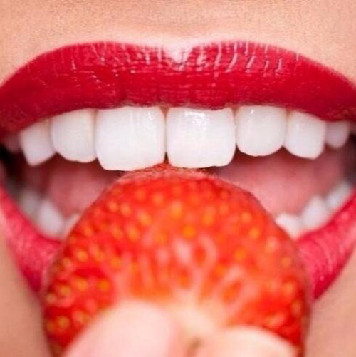 Продукты, которые делают зубы белее?