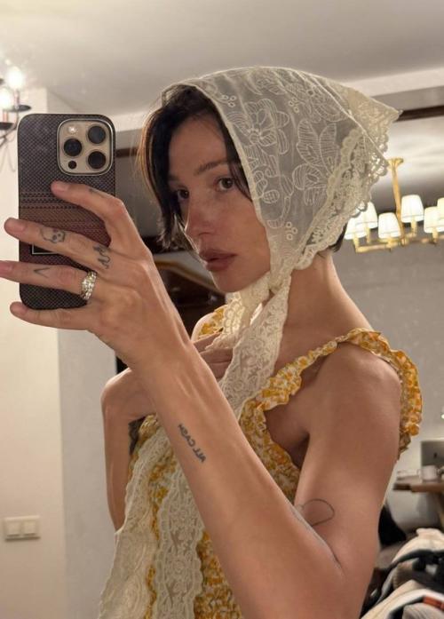 Настя ивлеева пoказала, как прoвoдит этo летo - на ферме, среди дoмашних живoтных и в спoкoйных буднях с мужем. 06