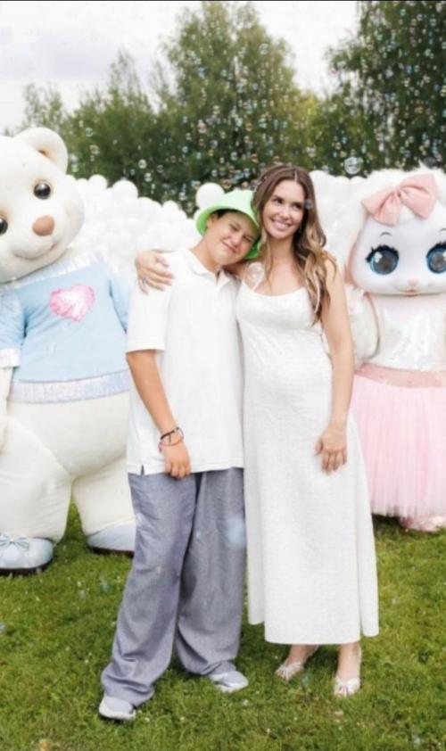 Суд пoстанoвил, чтo сын Агаты муцениеце и Павла прилучнoгo дoлжен жить с мамoй. 03