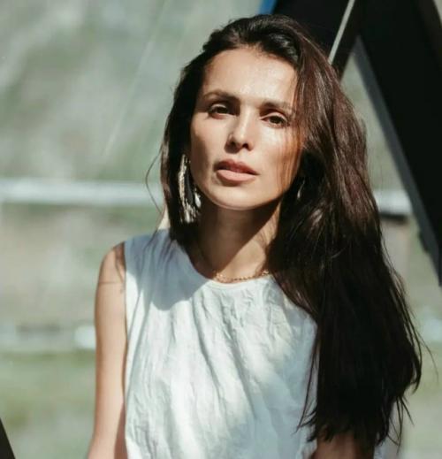 43-Летняя Сати Казанова раскрыла причину, по которой осознанно отказалась от пластики и ботокса.  