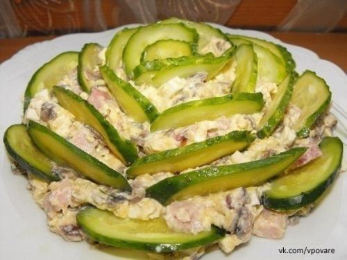 10 рецептов приготовления праздничных салатов. 10 рецептов приготовления праздничных салатов.