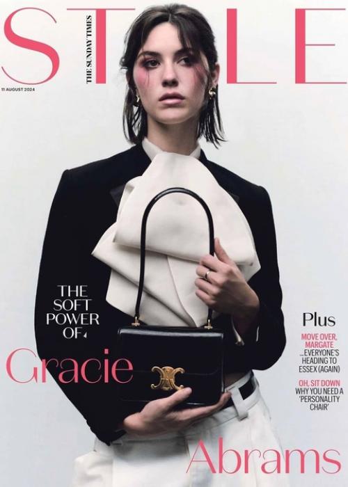 Еще одна Nepo Baby на страницах глянца - успешная молодая певица грейси абрамс. 01