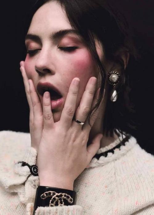 Еще одна Nepo Baby на страницах глянца - успешная молодая певица грейси абрамс. 04