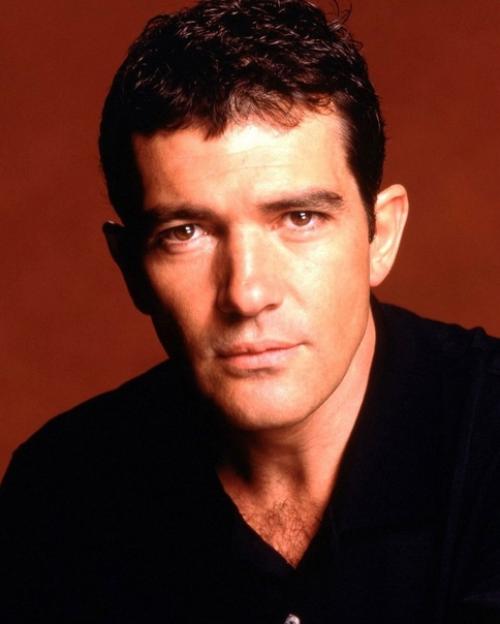 Антонио бандерасу исполнился 61 год, а он все так же шикарен! 07