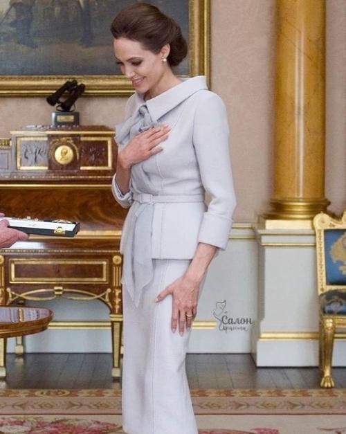 Этот утонченный и скромный образ Анджелины Джоли ей очень идёт! 05