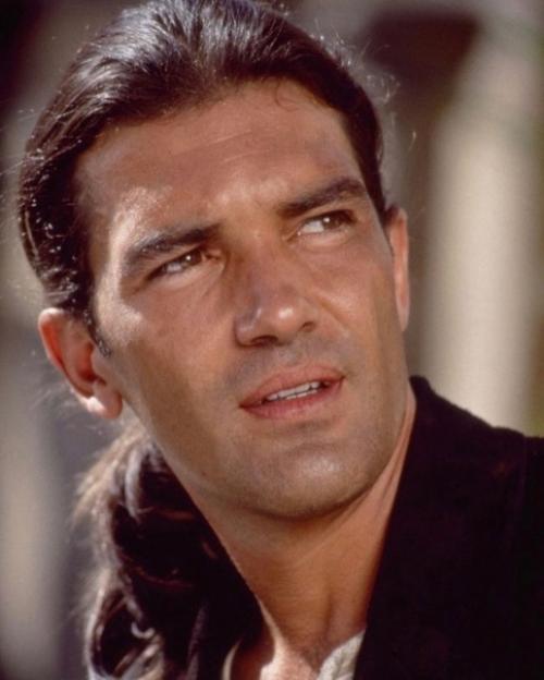 Антонио бандерасу исполнился 61 год, а он все так же шикарен! 03